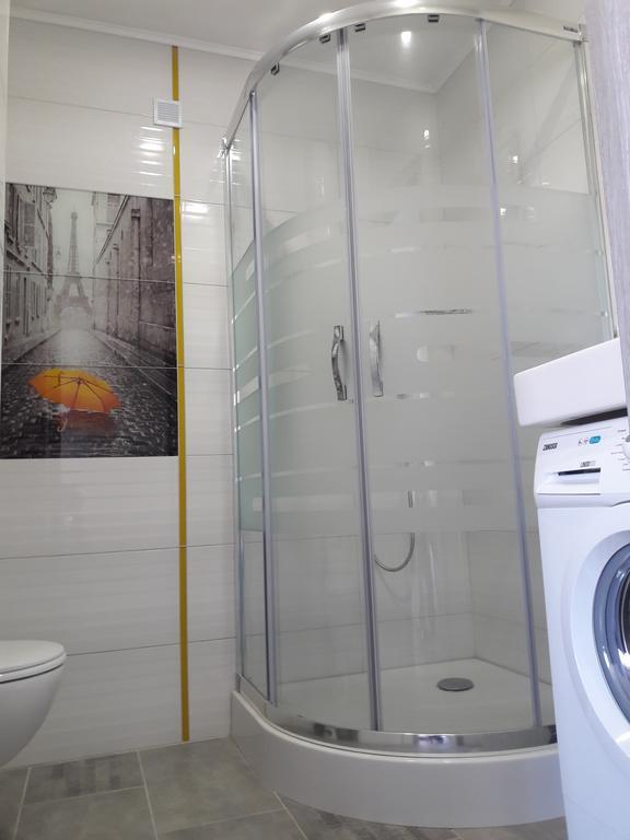 Apartmens Near Metalist Leilighet Kharkiv Eksteriør bilde